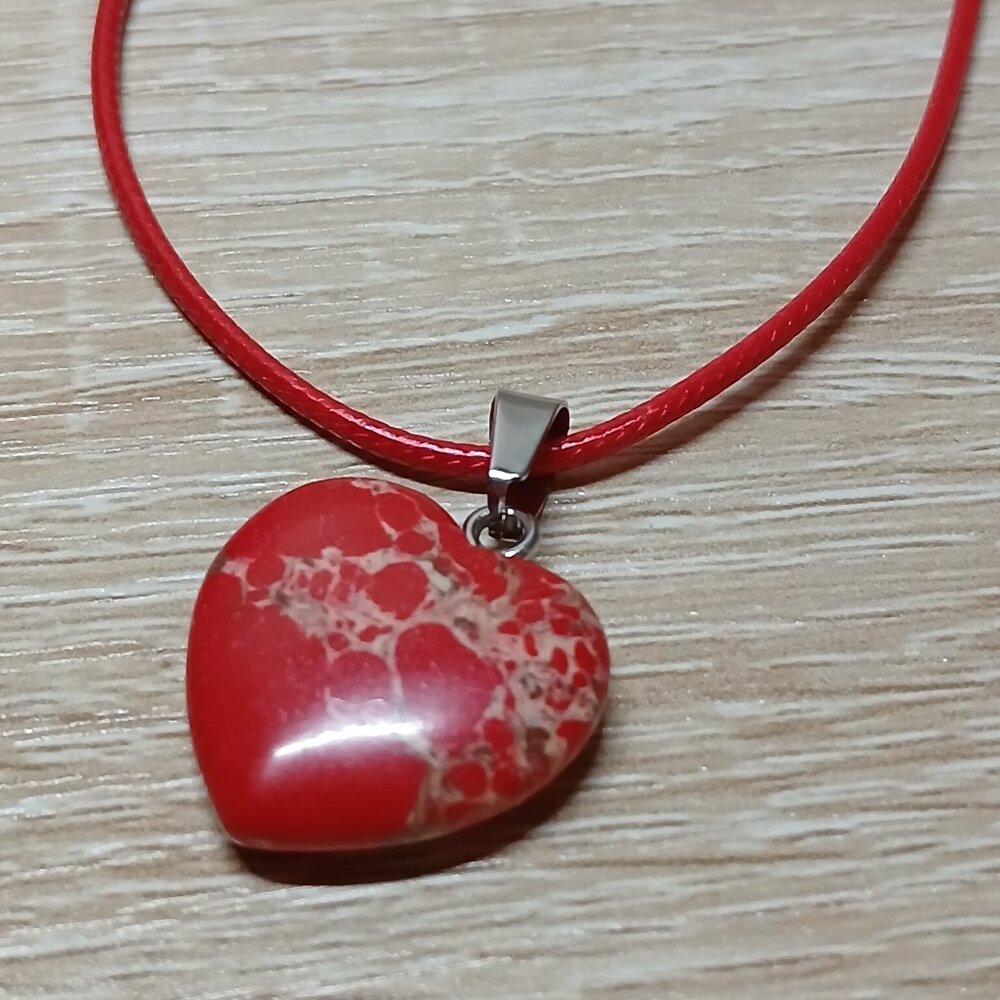 NWOT Fashion Necklace Red Patterned Heart Pendant Jewelry #27